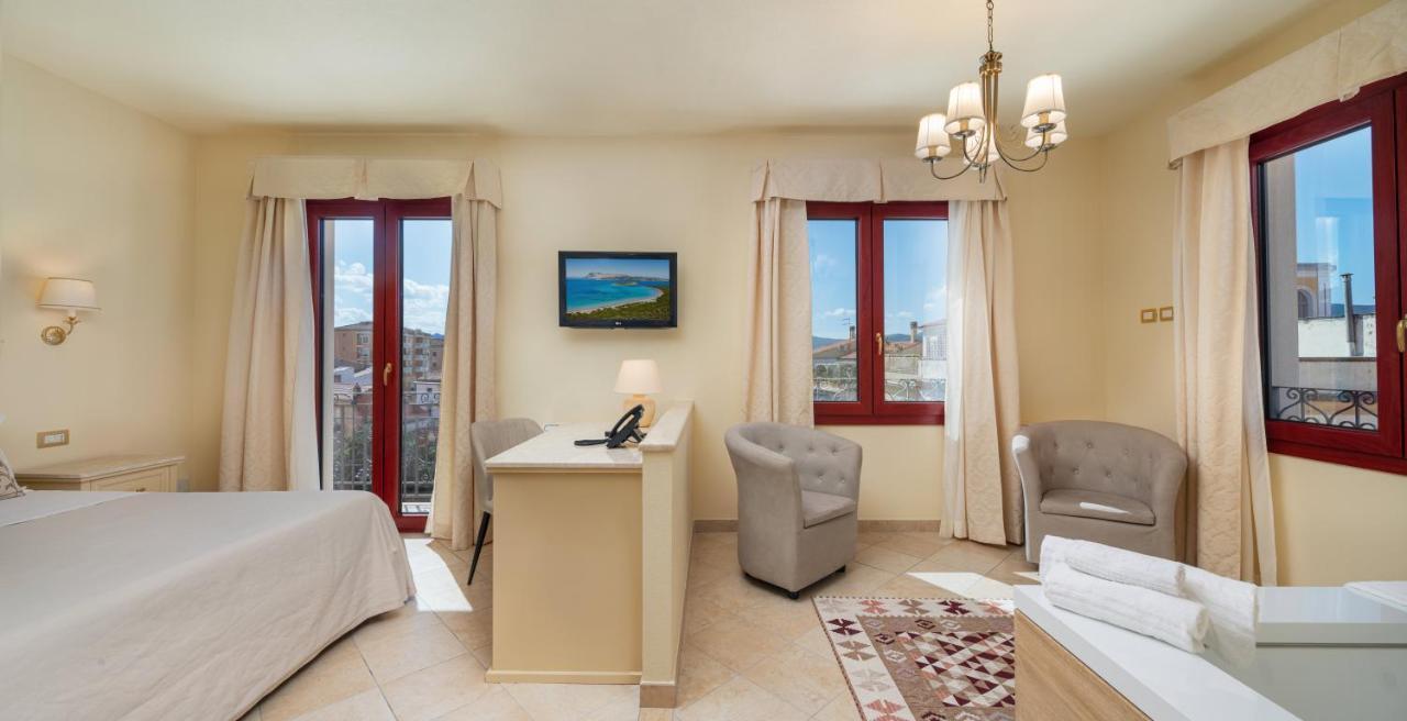 Hotel Regina Elena Olbia Exteriör bild