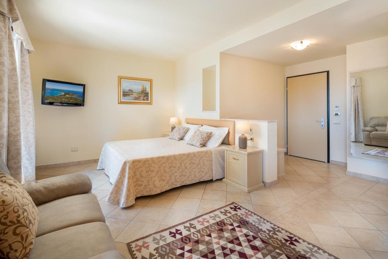 Hotel Regina Elena Olbia Exteriör bild