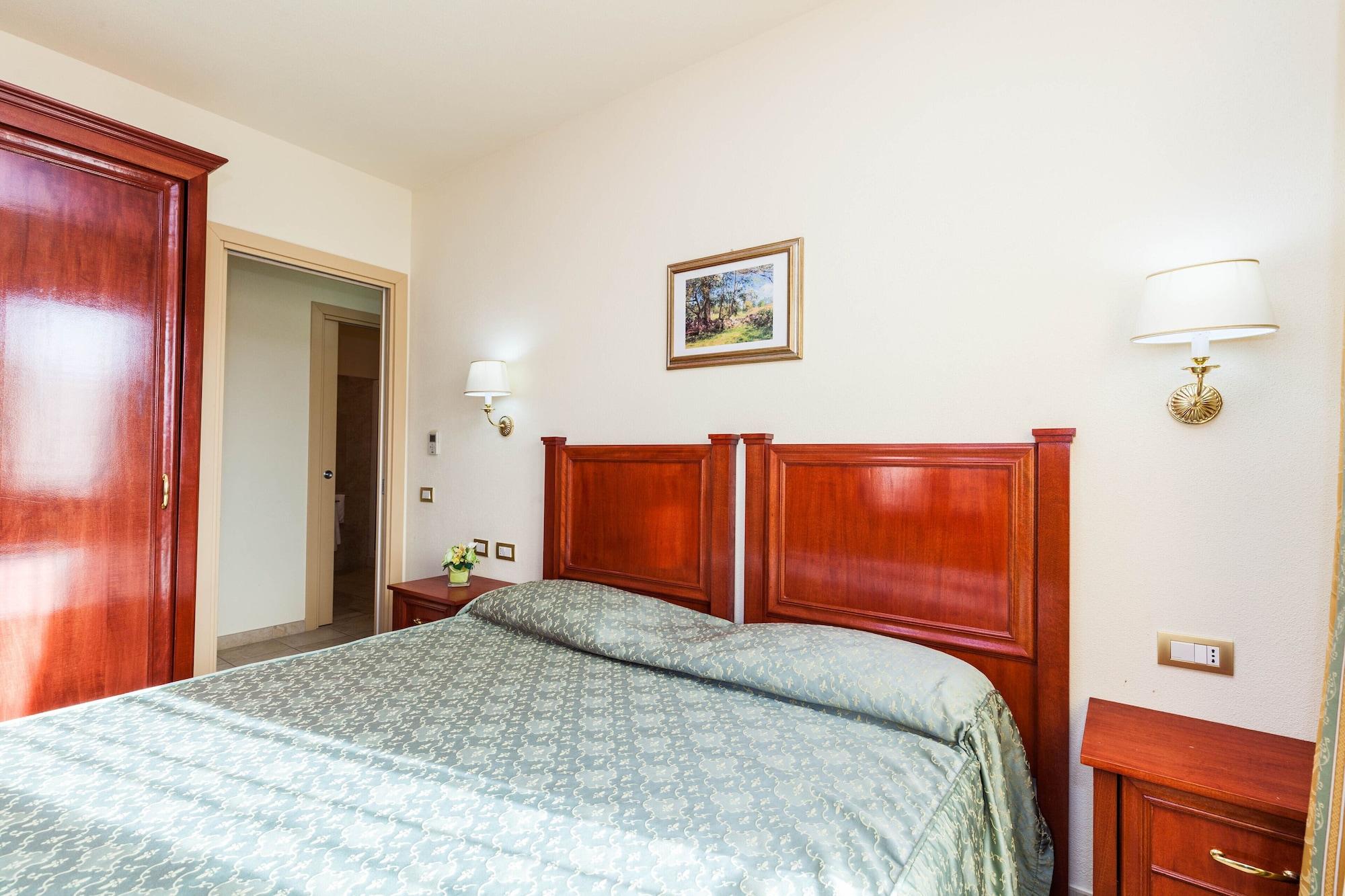 Hotel Regina Elena Olbia Exteriör bild