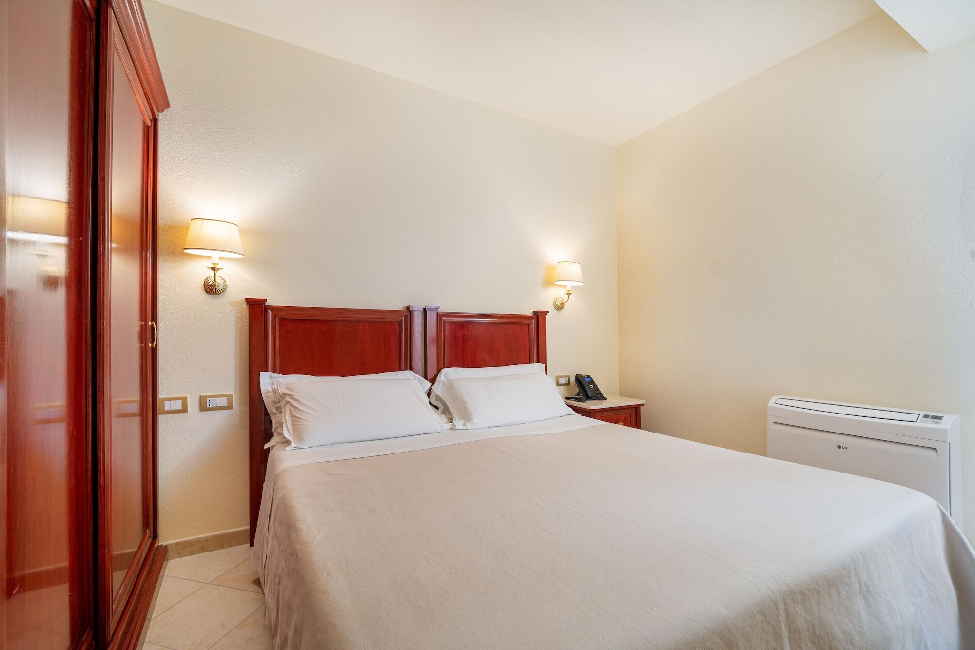 Hotel Regina Elena Olbia Exteriör bild